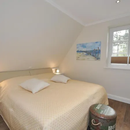 Holiday home Doppelhaushaelfte Duene & Reet *